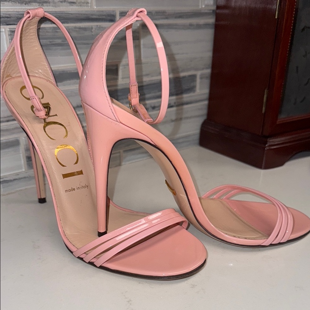 Gucci Pink Patent Leather Ankle Strap Sandals Size 39 ๐ - Picture 15 of 16